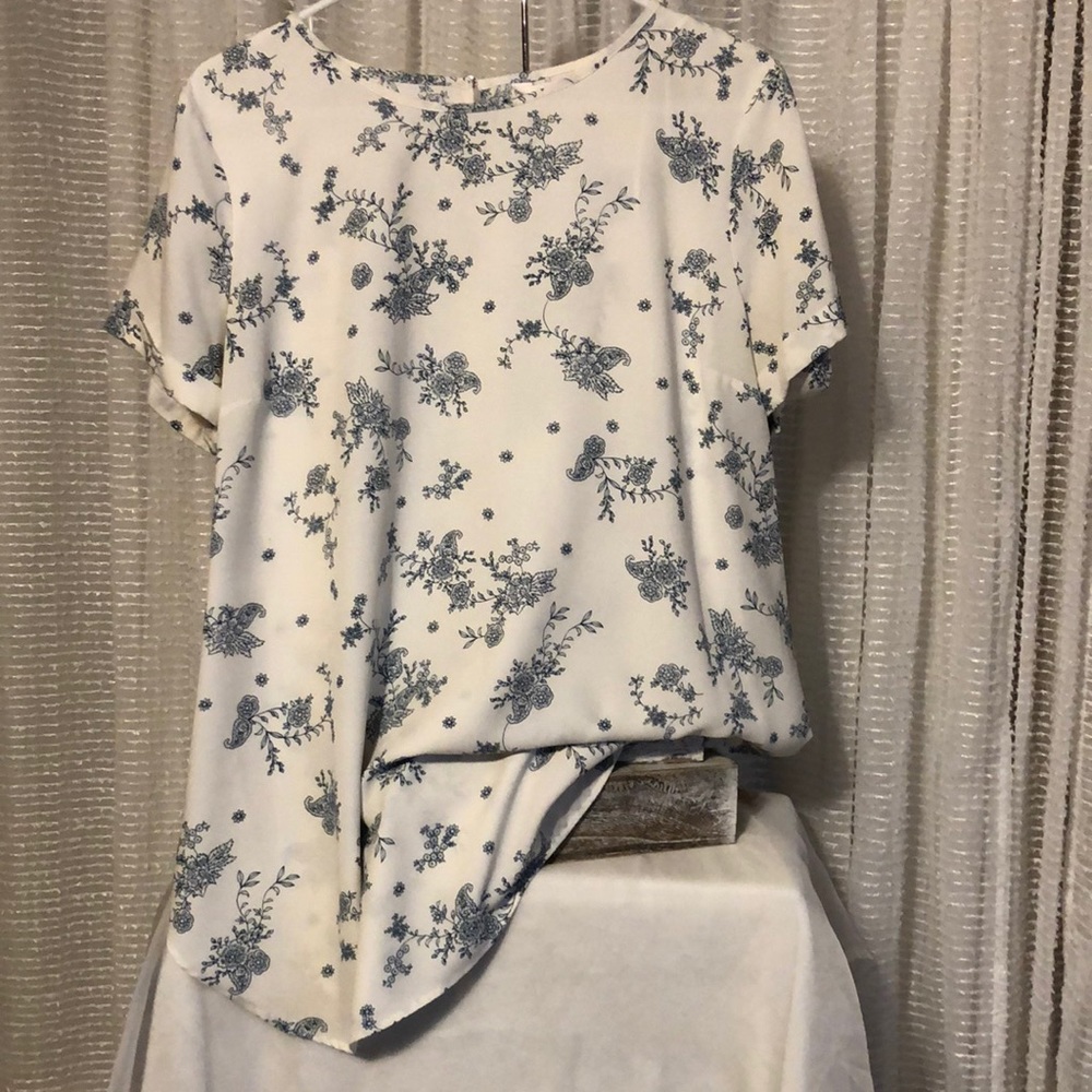 Woman’s size XL Lauren Conrad shortsleeved blouse